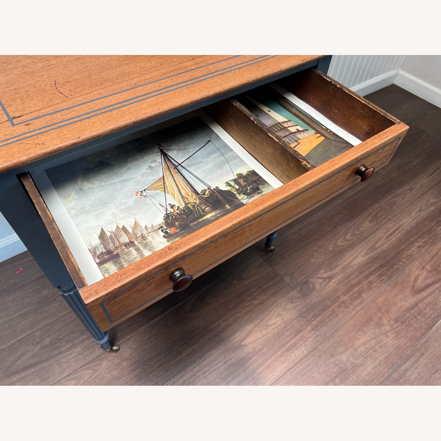 Federal Style Two-Tone Accent Table / Nightstand - image-7