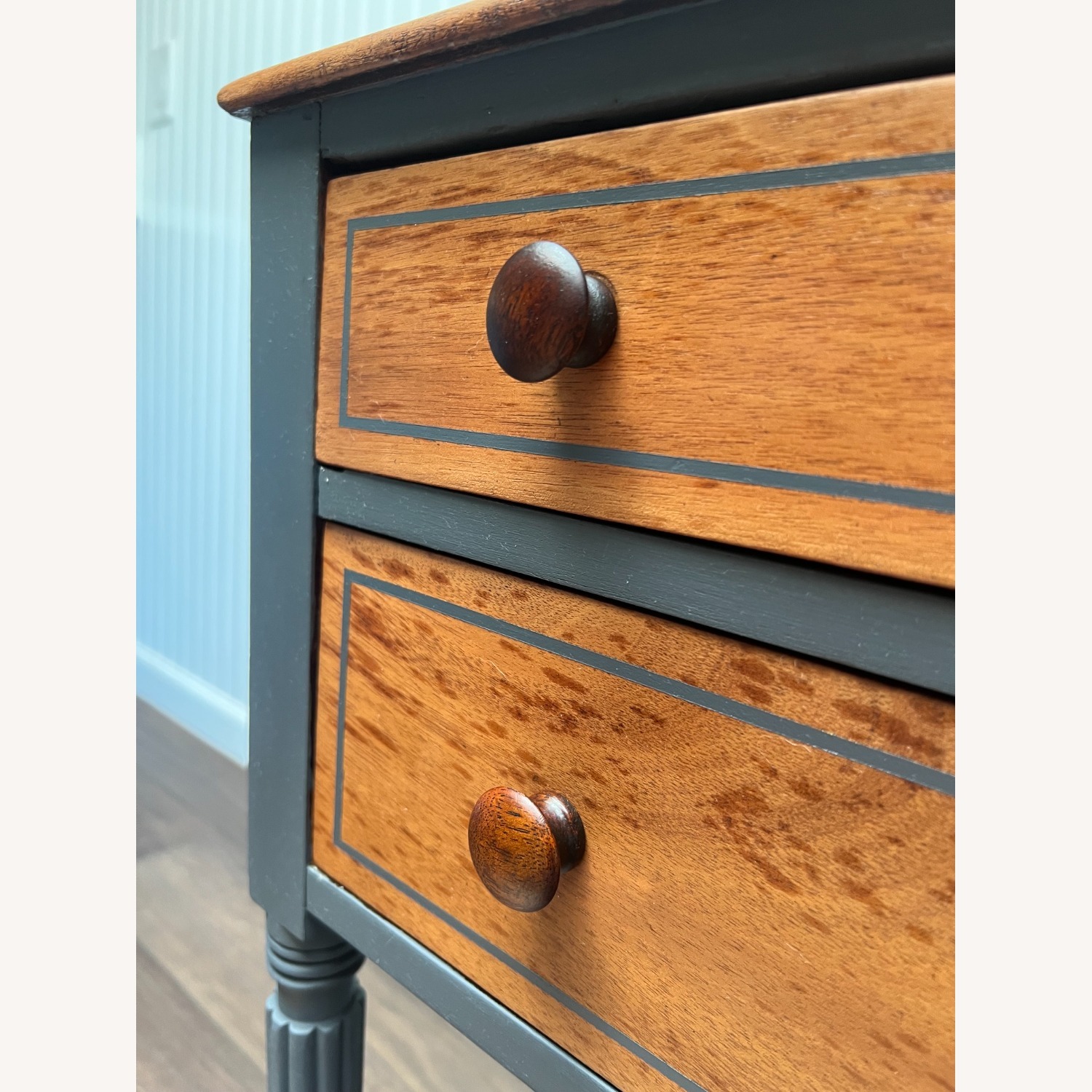 Federal Style Two-Tone Accent Table / Nightstand - image-5
