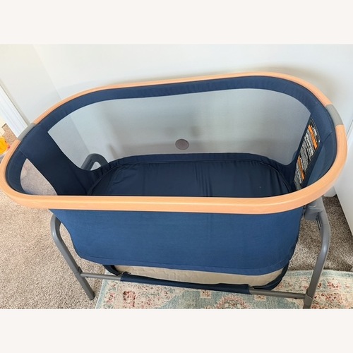 Used Maxi-Cosi Iora Bassinet for sale on AptDeco