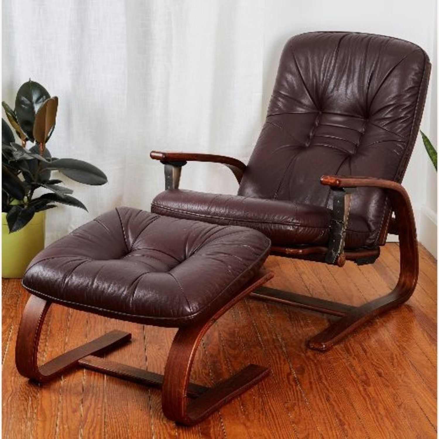 Vintage/Antique Finds Dark Brown Leather Recliner - image-11