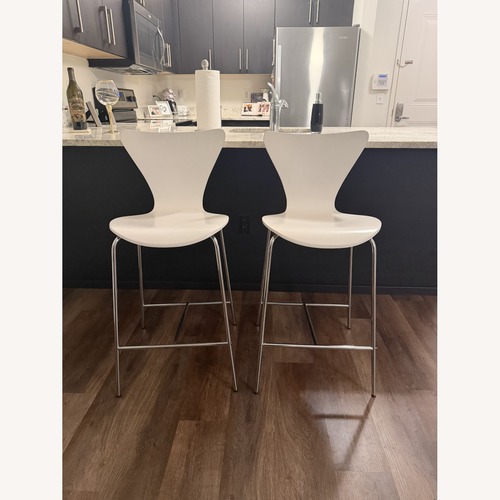Used White Bar Stools for sale on AptDeco