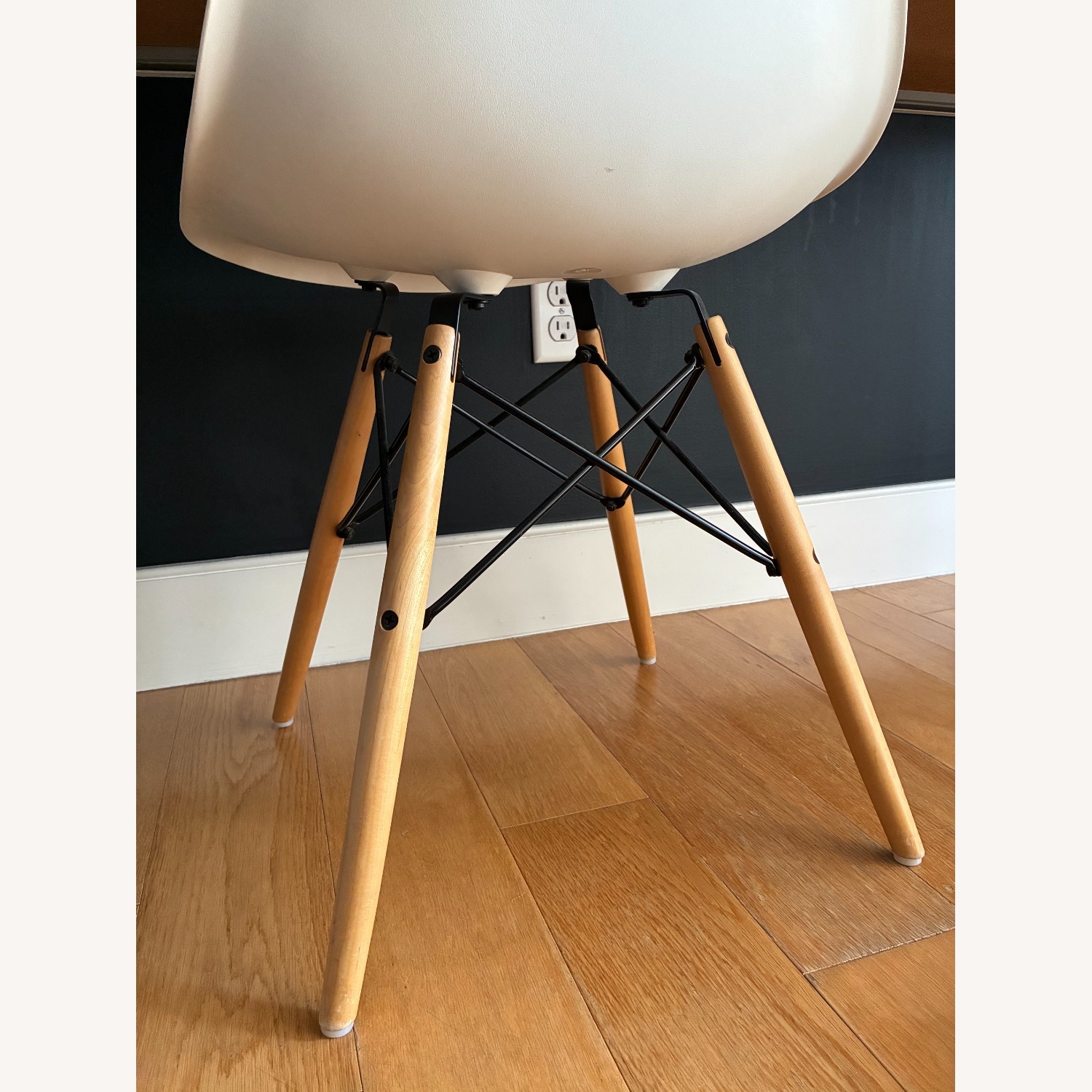 Herman Miller White Plastic Dining Chair - image-4