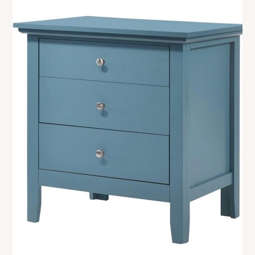 Used Glory Furniture Hammond 3-Drawer Nightstands for sale on AptDeco