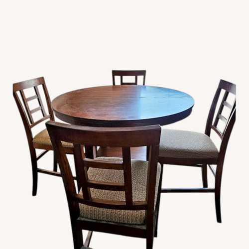 Used Kitchen Table that Aits 4 People for sale on AptDeco