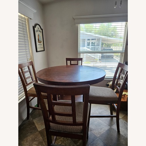 Used Kitchen Table that Aits 4 People for sale on AptDeco