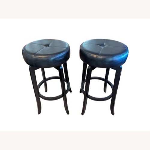 Used Hillsdale Furniture Swivel Bar Stools for sale on AptDeco