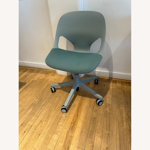 Used Zeph Multipurpose Chair & Glacier seating Pad for sale on AptDeco