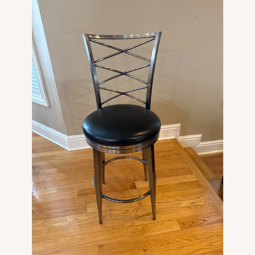 Used Hillsdale Furniture Black Stool for sale on AptDeco