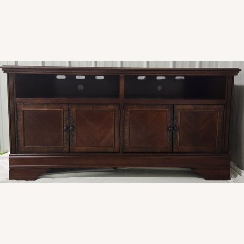Used Ashley Hamlyn Large TV Stand (W527-38) for sale on AptDeco