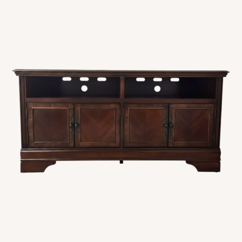 Used Ashley Hamlyn Large TV Stand (W527-38) for sale on AptDeco