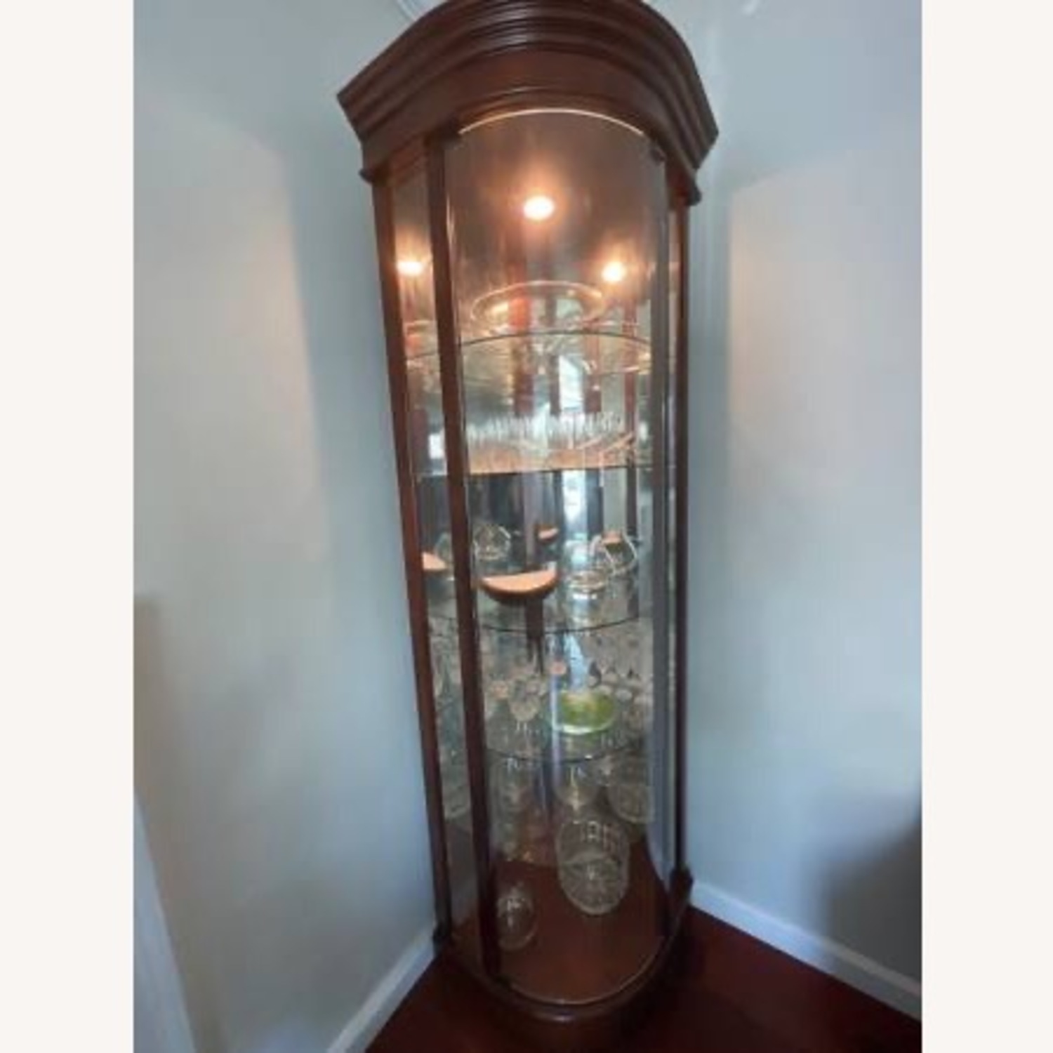 Pulaski Rounded Corner Curio Cabinet - image-8