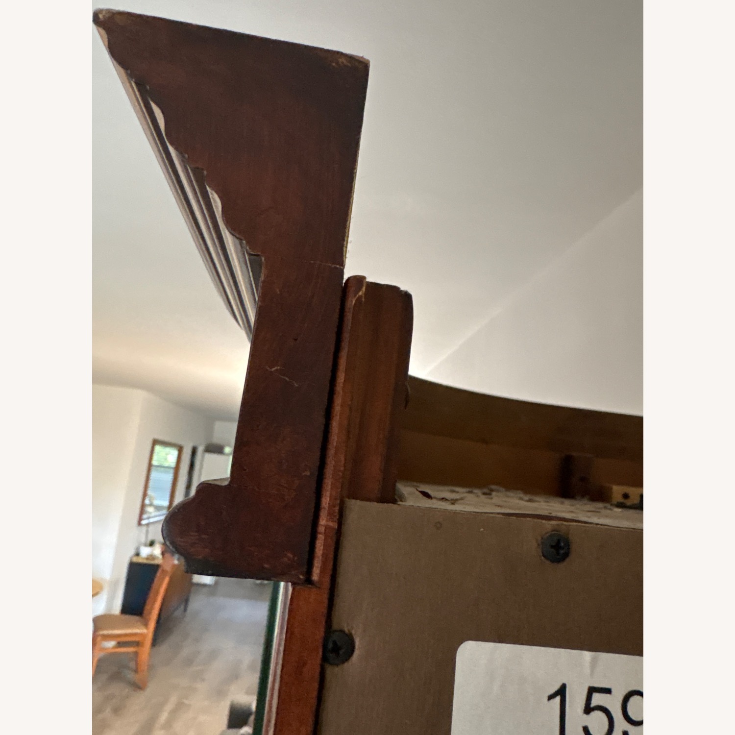 Pulaski Rounded Corner Curio Cabinet - image-18