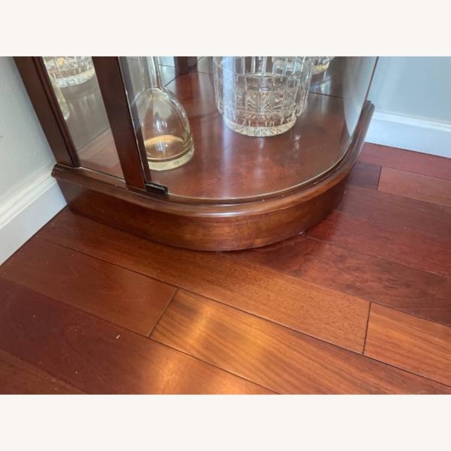 Pulaski Rounded Corner Curio Cabinet - image-2