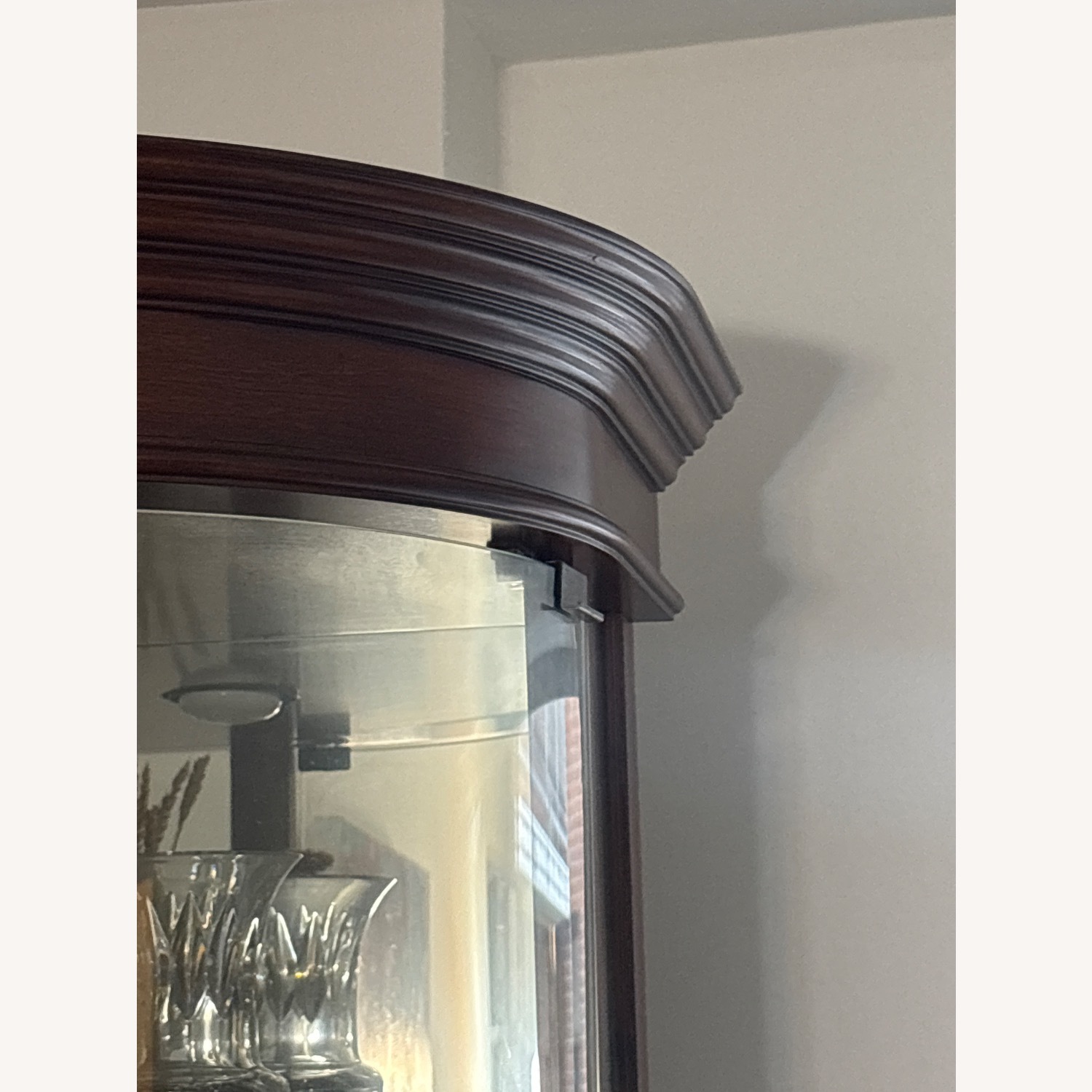 Pulaski Rounded Corner Curio Cabinet - image-19