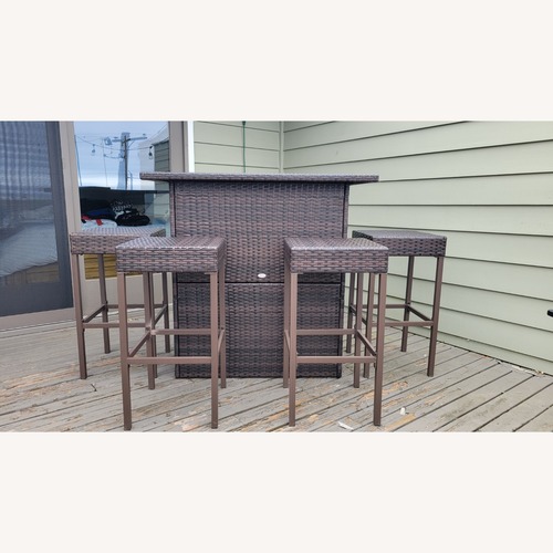 Used Outsunny 5 Piece Bar Set for sale on AptDeco