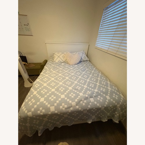 Used Queen Bed for sale on AptDeco