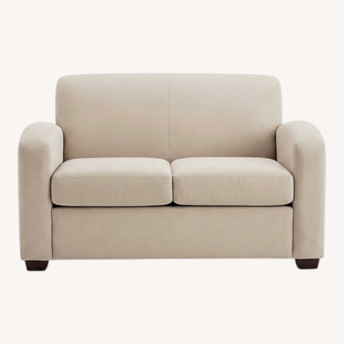 Used Bassett Hampton Loveseat  for sale on AptDeco