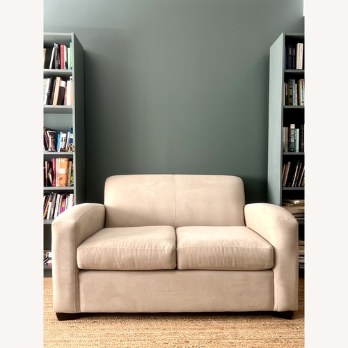 Used Bassett Hampton Loveseat  for sale on AptDeco