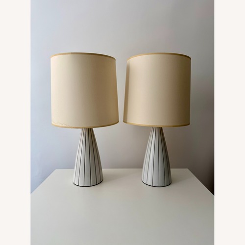 Used Vintage/Antique Finds White Ceramic Table Lamp for sale on AptDeco