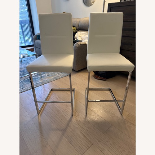 Used 26" Counter Stool in White Set of 2 for sale on AptDeco
