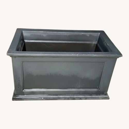 Used Mayne Fairfield Black Polyethylene Planter for sale on AptDeco