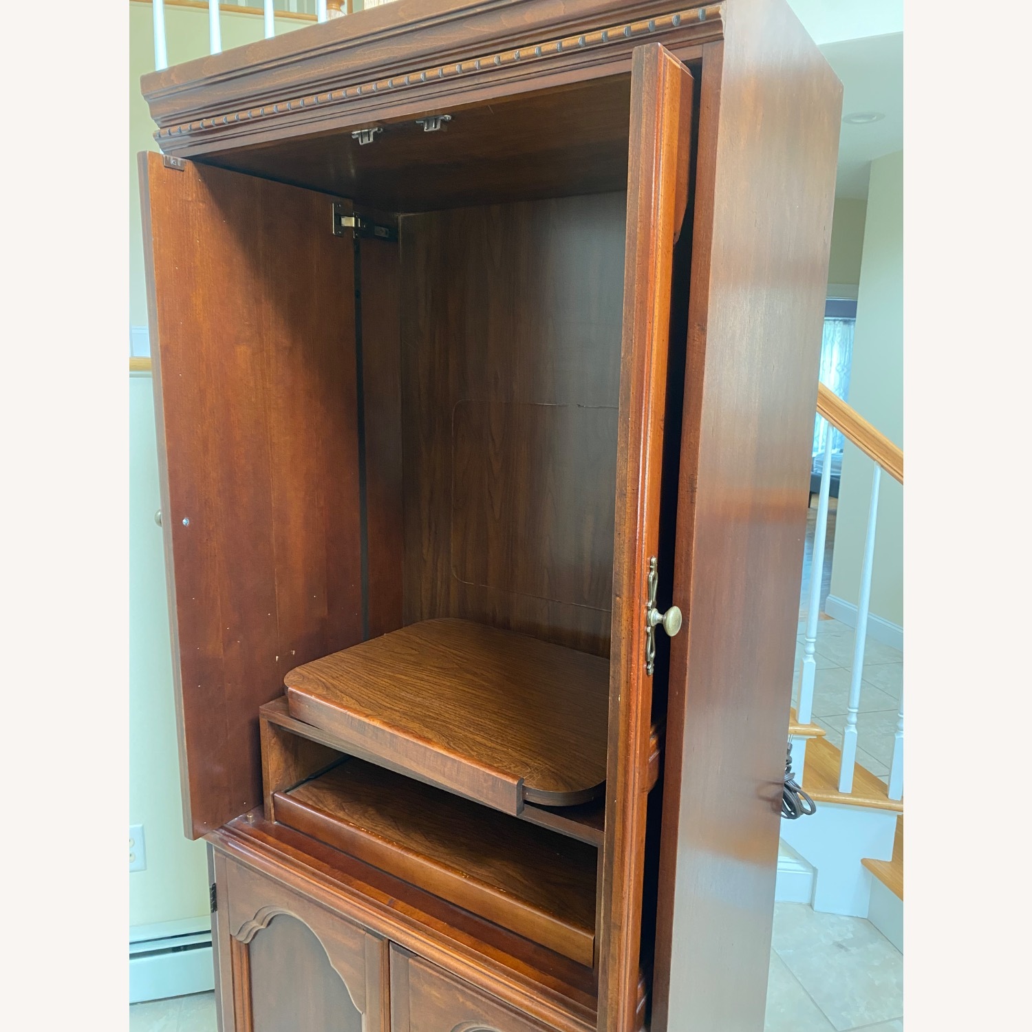 Queen Ann Style Solid Wood Entertainment Armoire - image-4