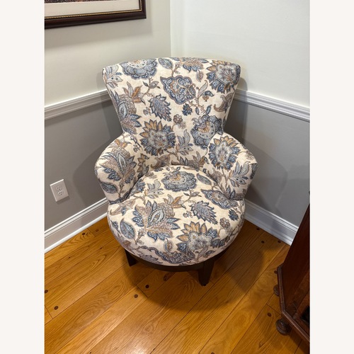 Used Raymour & Flanigan Lisbeth Fabric Accent Chair for sale on AptDeco