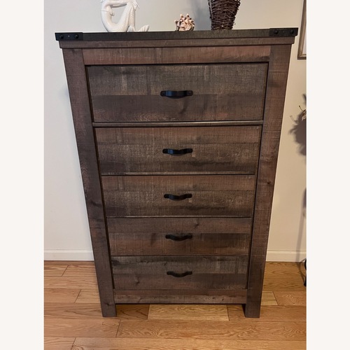 Used Dresser with 5 Drawers for sale on AptDeco