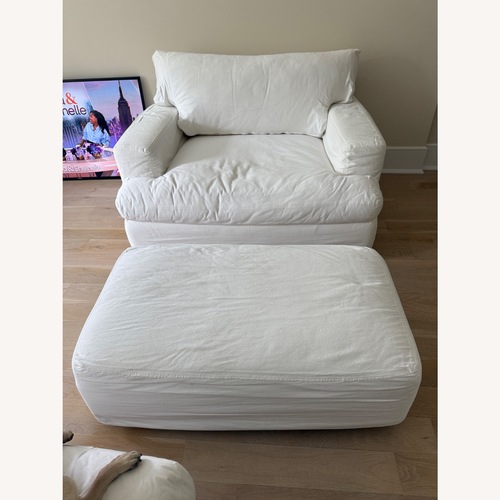 Used City Furniture White Fabric Chaise Lounge for sale on AptDeco