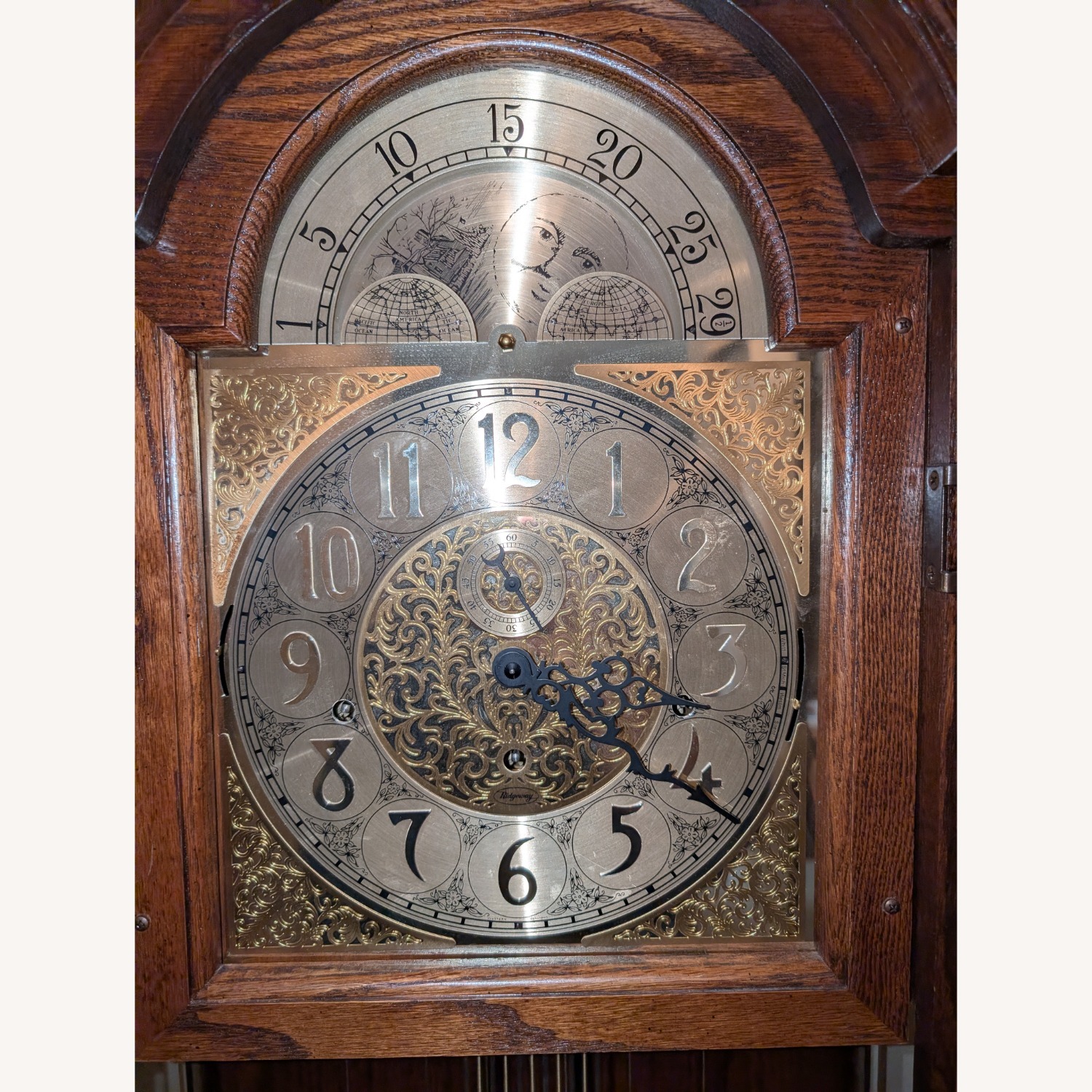 Vintage/Antique Dark Brown Wood Décor - image-4
