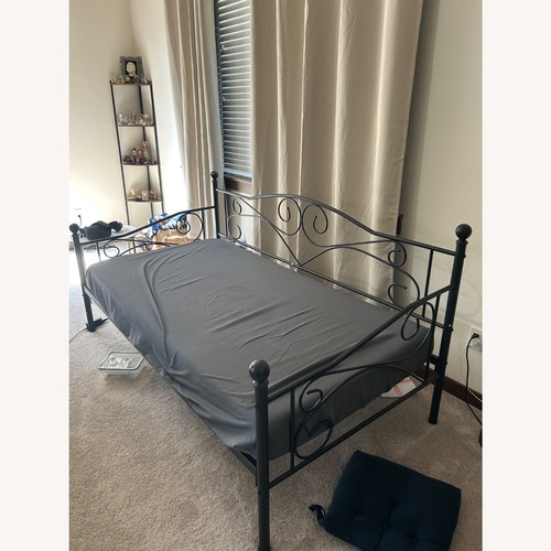 Used Daybed for sale on AptDeco