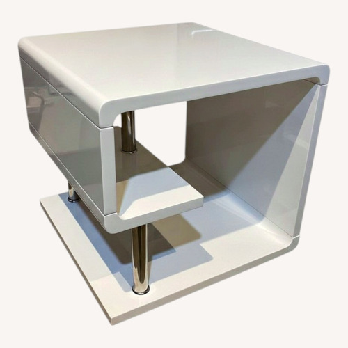 Used Modern Glossy Ninove Side Table for sale on AptDeco
