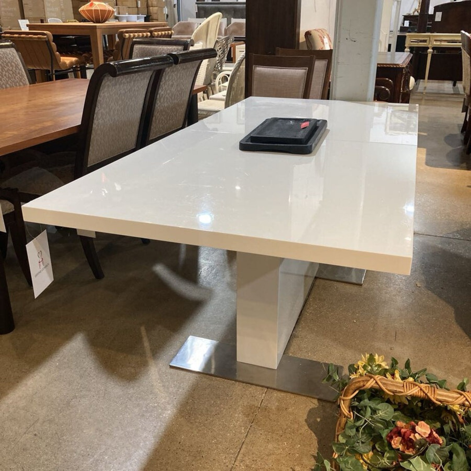 Contemporary Gloss W Metallic Feet Dining Table - image-3