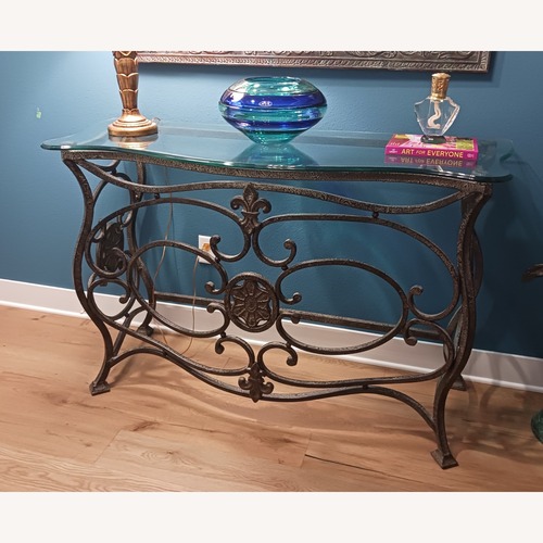Used Thomasville Grandview Hall Table Console for sale on AptDeco