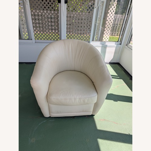Used Natuzzi Giada B596 Italian Leather Swivel Chair for sale on AptDeco