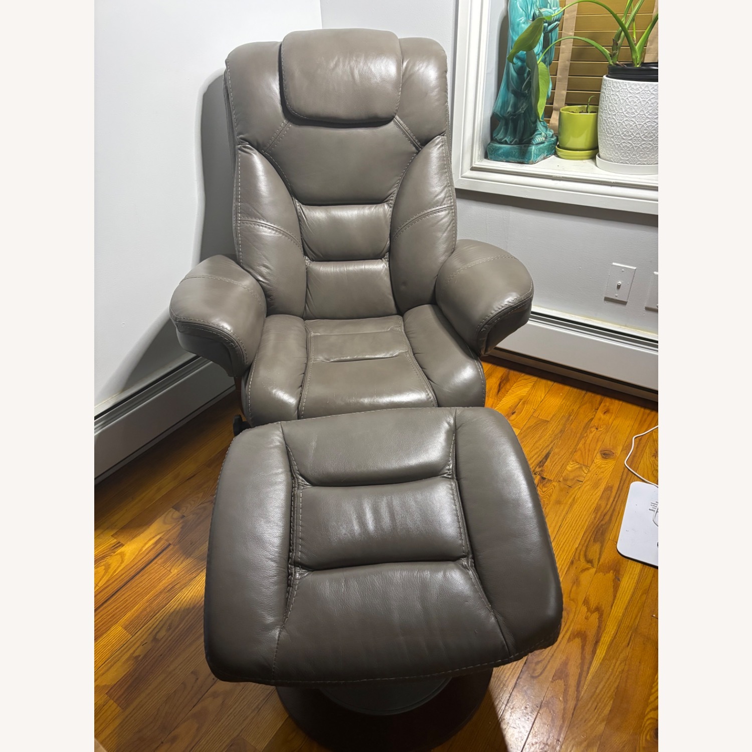 Vintage Recliner Chair and Ottoman  - image-8