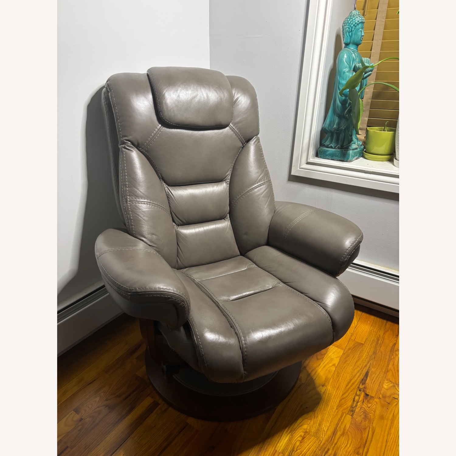 Vintage Recliner Chair and Ottoman  - image-5