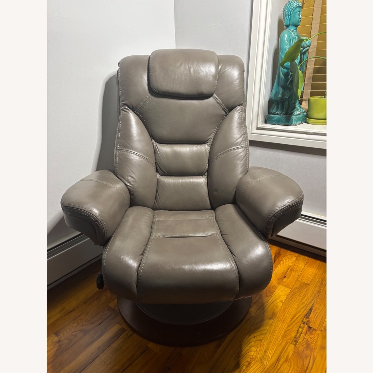 Vintage Recliner Chair and Ottoman  - image-6