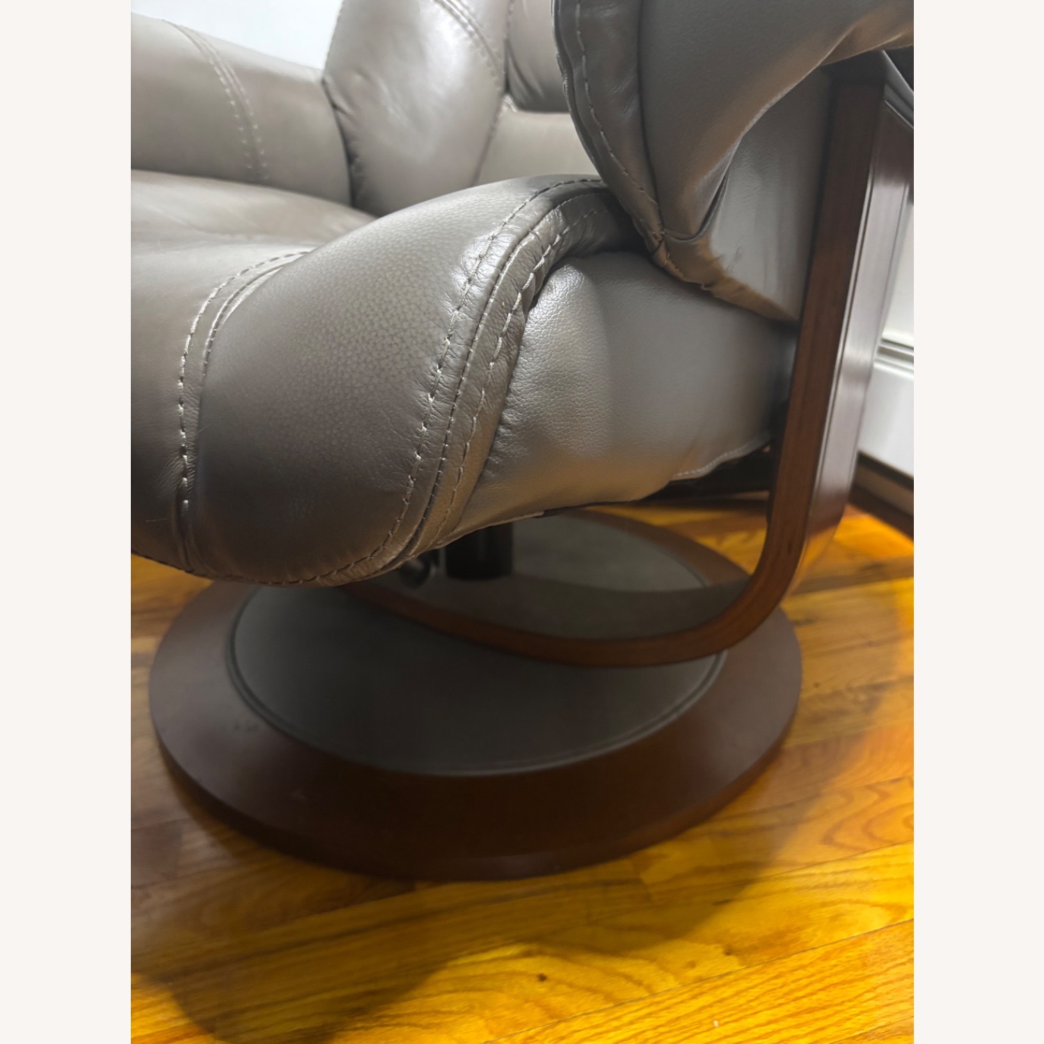 Vintage Recliner Chair and Ottoman  - image-7