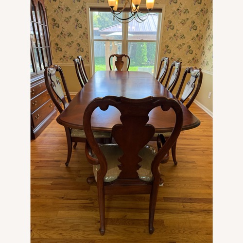 Used Thomasville Furniture Industries Dining Set for sale on AptDeco