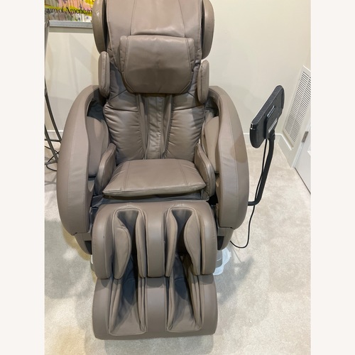 Used Infinity IT-8500 Massage Chair for sale on AptDeco