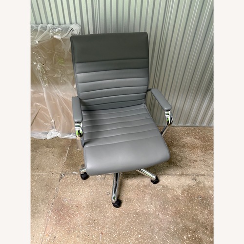 Used Staples Rutherford Executive Chair for sale on AptDeco