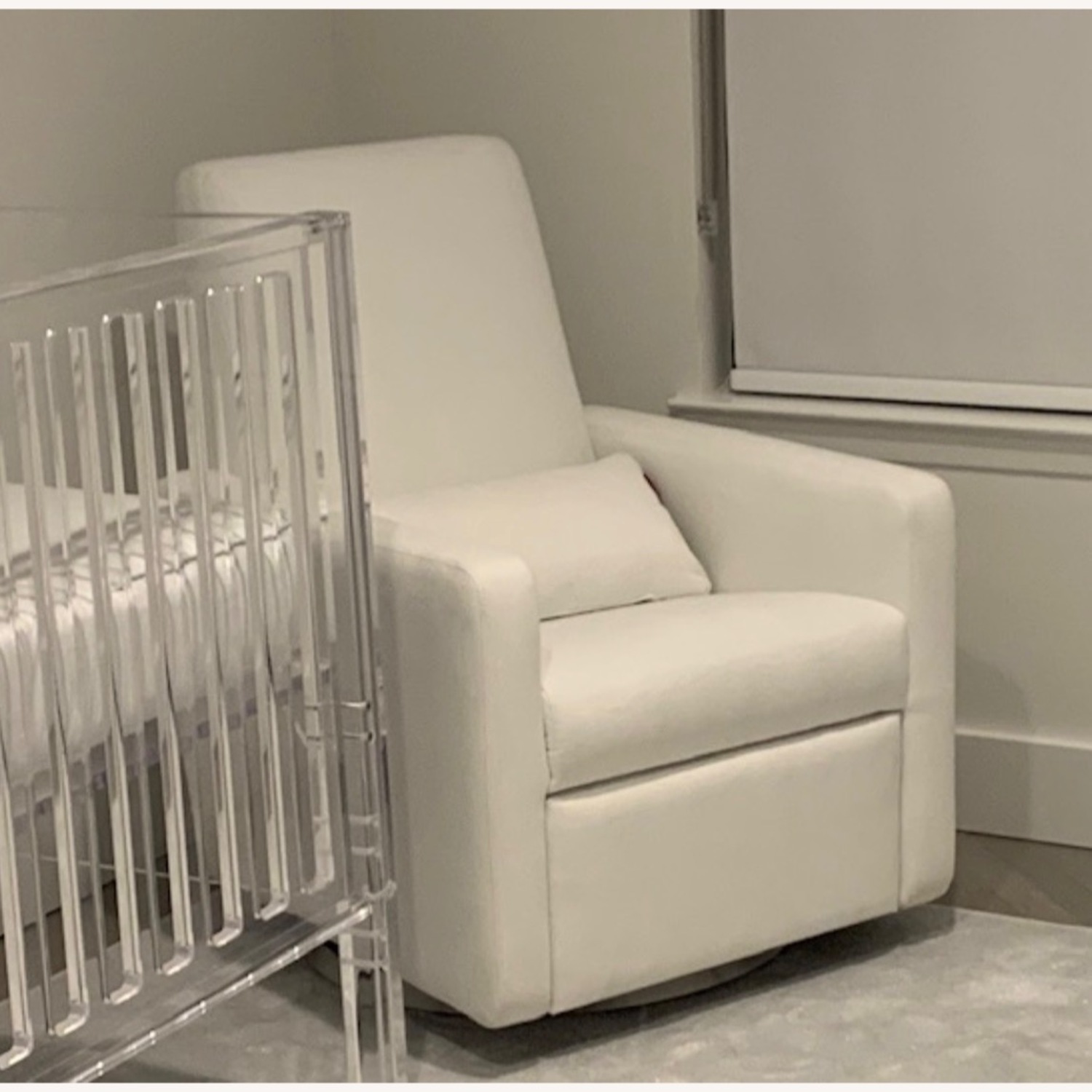 Monte Design Como Gliding Nursing Chair - image-2