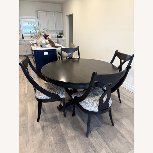 Used Round Table – Base YB + Chair 5160 for sale on AptDeco