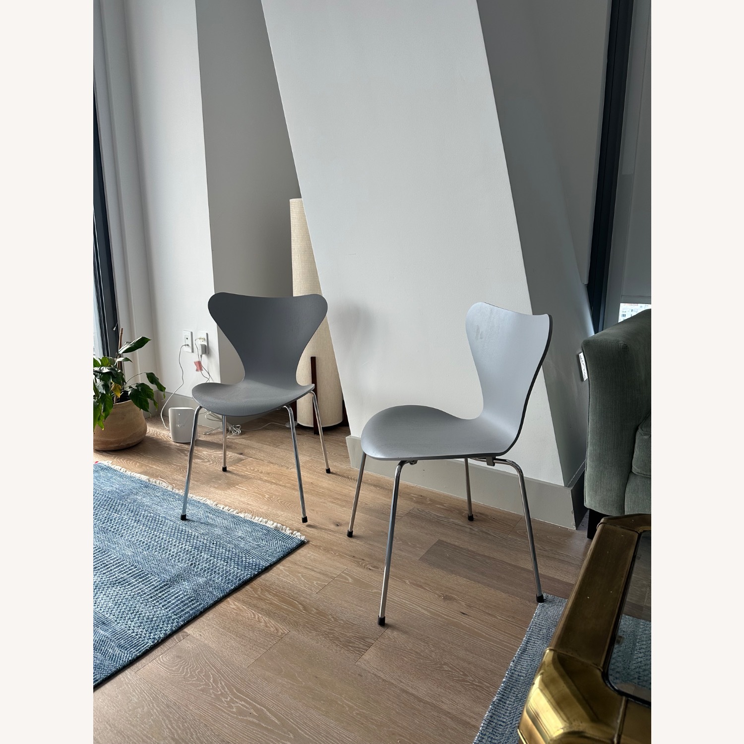 Fritz Hansen Series 7 Gray Metal Dining Chair - image-3