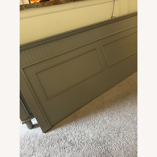 Used Dove Gray Head and Feet Bed for sale on AptDeco