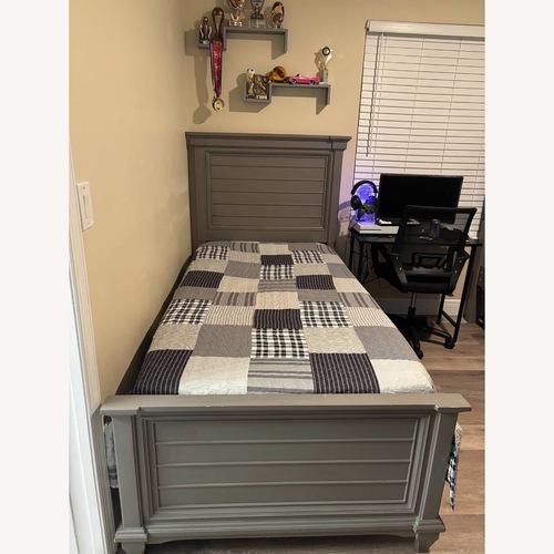 Used Rooms To Go Twin Bed  for sale on AptDeco