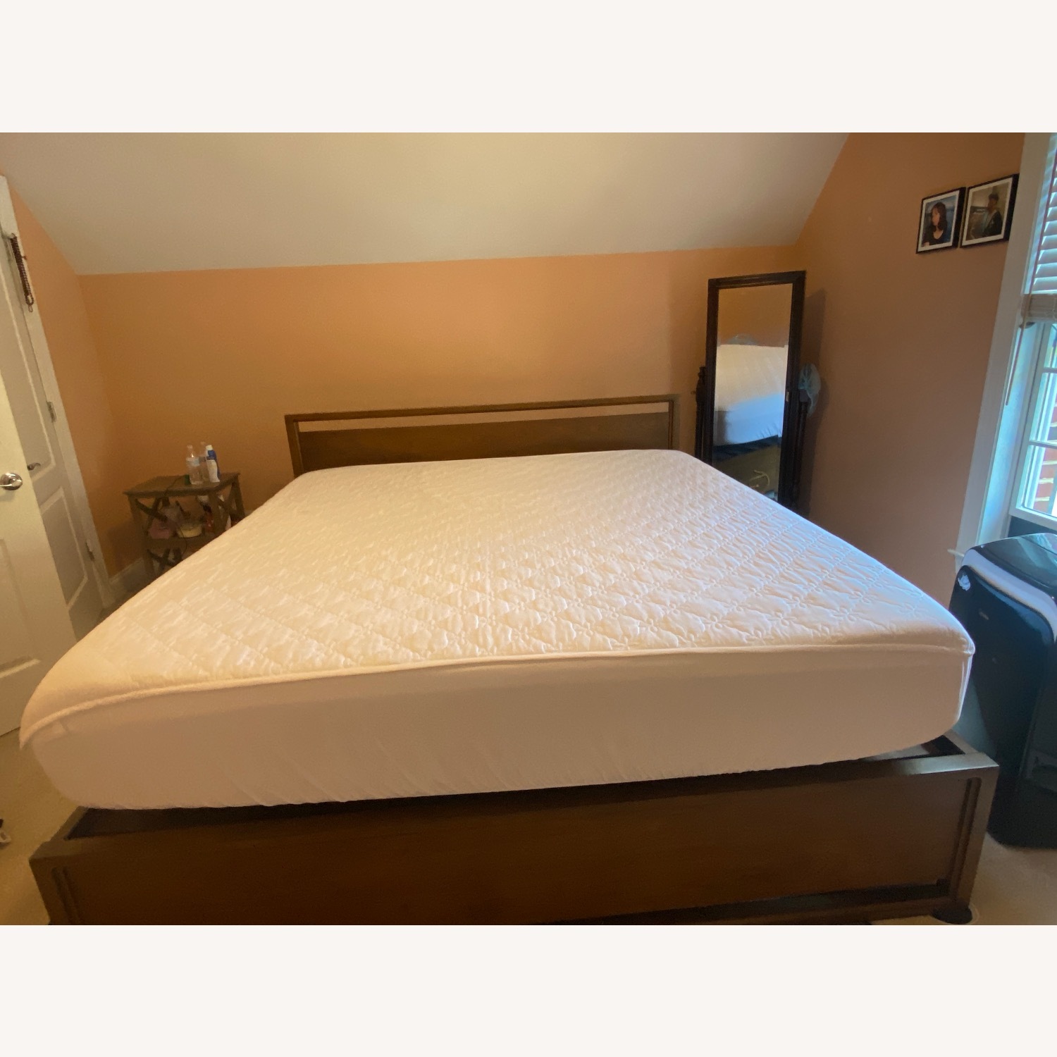 Dark Brown Wood California King Bedd - image-2