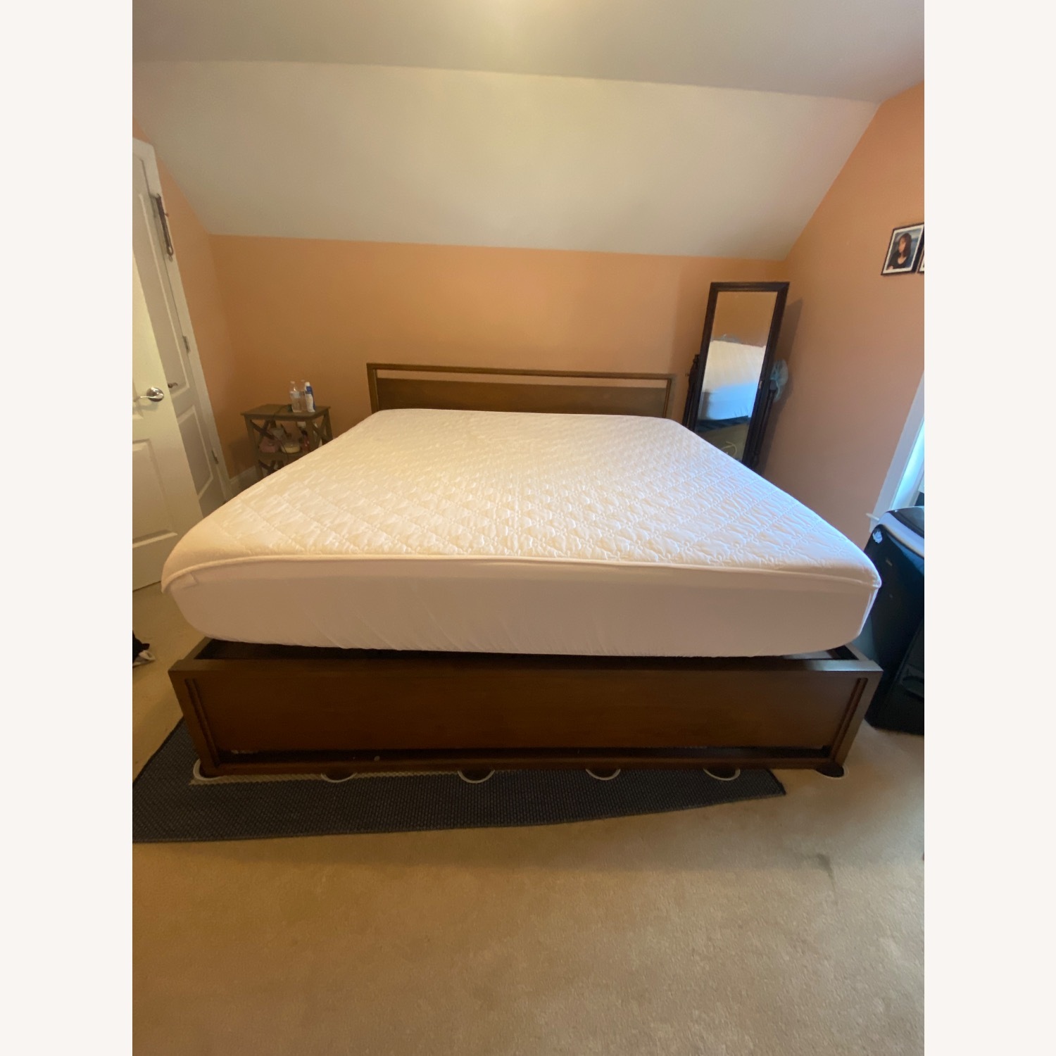 Dark Brown Wood California King Bedd - image-1