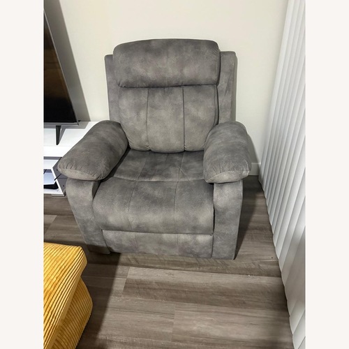 Used Comfortable Recliner Chair for sale on AptDeco